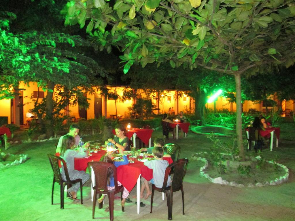 Shahira Hotel Nilaveli Zewnętrze zdjęcie