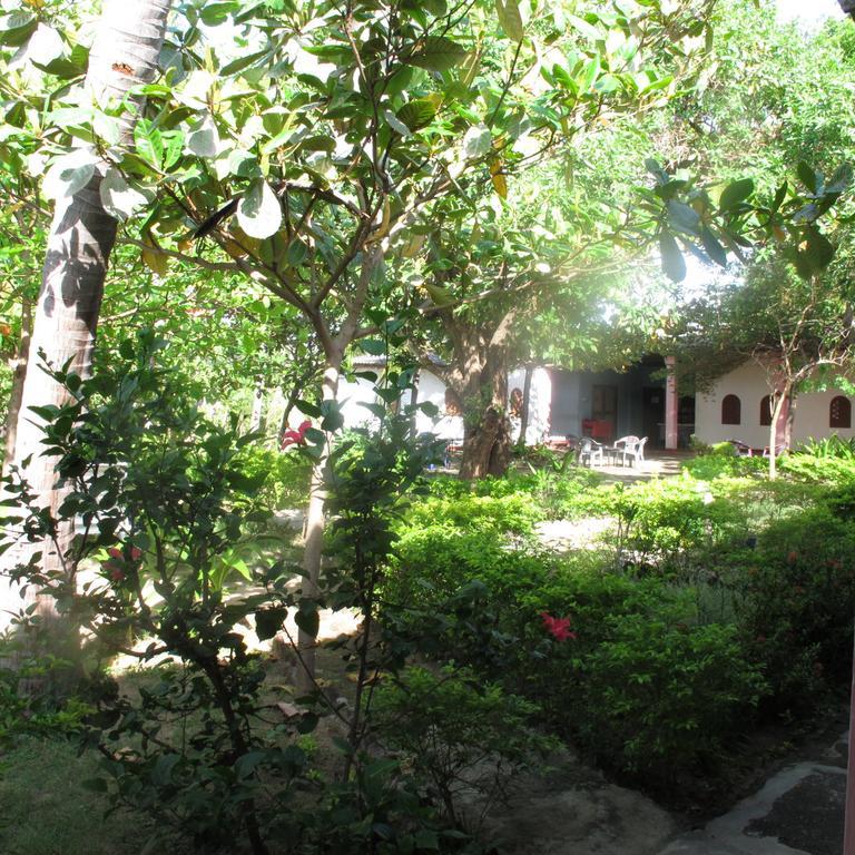 Shahira Hotel Nilaveli Zewnętrze zdjęcie
